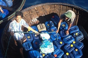 Hơn 27 tỷ đồng quyên tặng quân và dân Trường Sa