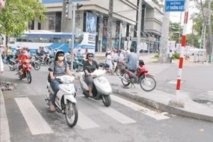 Ngã tư Lý Thường Kiệt - Hồng Bàng (quận 5) đã thông thoáng hẳn nhờ được mở đường nhánh rẽ phải vào đường Hồng Bàng.