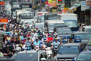 Hạn chế ô-tô cá nhân nội đô, nên hay không?