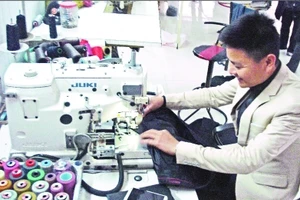 Cơ sở may của anh Nguyễn Văn Đức tại thôn Chung, xã Vân Từ