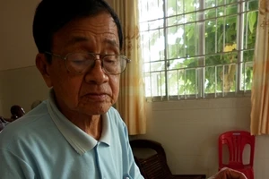 "Chia sẻ khổ đau với con người được phần nào thì mình cảm thấy vui, hạnh phúc. Làm việc thiện cũng là giây phút mình tìm thấy niềm vui trong cõi đời này". Ảnh:Tùng Cường