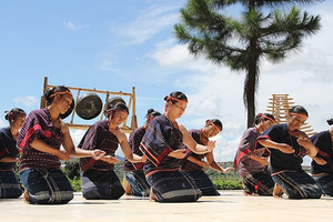 Phiêu lãng miền Chu Ru