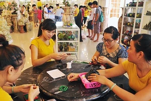 Các sản phẩm của làng đá Non Nước.