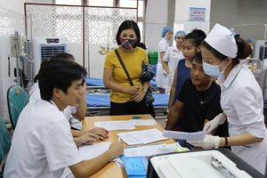 Y, bác sĩ luôn phải duy trì tinh thần, thái độ phục vụ, giải thích chu đáo, tận tình cho người nhà và bệnh nhân.