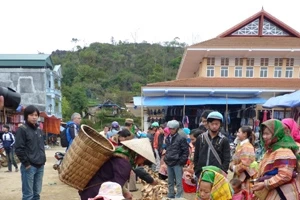 Hương sắc ba miền 