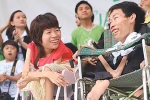Thảo Vân và Công Hùng trong một buổi giao lưu với các bạn trẻ năm 2012. Ảnh do nhân vật cung cấp
