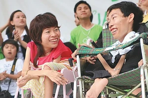 Thảo Vân và Công Hùng trong một buổi giao lưu với các bạn trẻ năm 2012. Ảnh do nhân vật cung cấp