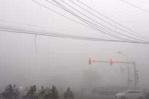 Không khí ô nhiễm sáng ngày 14-12 tại Hà Nội. (Ảnh: TA)