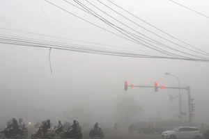 Không khí ô nhiễm sáng ngày 14-12 tại Hà Nội. (Ảnh: TA)