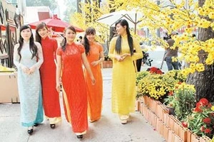 Thành phố Hồ Chí Minh tràn ngập không khí Tết