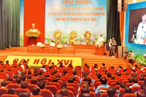 Hội nghị đối thoại giữa lãnh đạo thành phố với đại biểu dự Ðại hội Công đoàn thành phố lần thứ 16, ngày 24-4-2018. Ảnh: DUY LINH