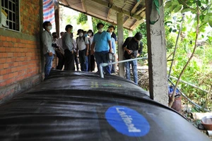 Túi chứa nước ngọt có dung tích 7 m3, ứng dụng công nghệ thân thiện môi trường được Tập đoàn Phát triển Nông nghiệp Việt Nam và Lavifood trao tặng người dân 8 tỉnh đồng bằng sông Cửu Long.