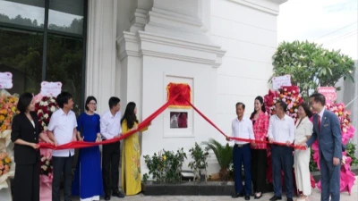 Lễ đón nhận khách sạn đạt tiêu chuẩn 5 sao. 