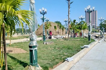 Cảnh quan, nhiều hạng mục phía sau Quảng trường Võ Nguyên Giáp được khẩn trương hoàn thiện.