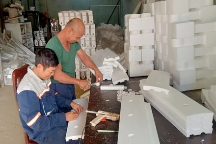 Nhà máy Cơ khí Sơn Cẩm khôi phục sản xuất sau lũ để có doanh thu trả nợ linh kiện, thiết bị thay thế.