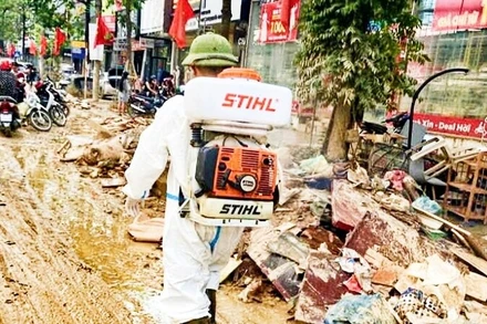 Những nơi có nguy cơ phát sinh dịch bệnh đều được ngành y tế Thái Nguyên phun hóa chất khử khuẩn.