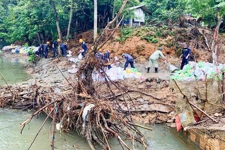 Bùn thải tràn ra môi trường sau sự cố sạt lở đập chắn bãi thải quặng đuôi số 1 đã được thu gom, nạo vét, bảo quản.