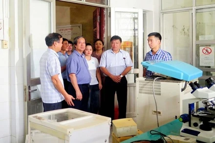 Bộ trưởng Nguyễn Kim Sơn chia sẻ với những thiệt hại rất lớn của ngành giáo dục và đào tạo Thái Nguyên.