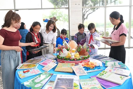 Nhiều bài dự thi đã có sự đầu tư công phu về mô hình, mỗi sản phẩm là một câu chuyện, một góc nhìn độc đáo về thế giới sách.