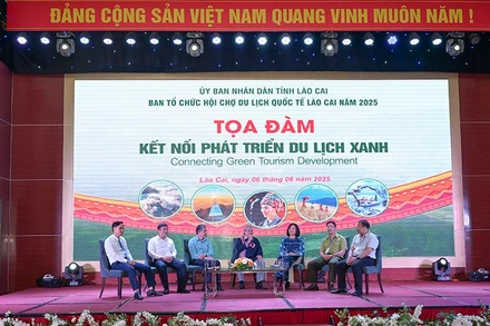 Các đại biểu chia sẻ nhiều cách làm và giải pháp để phát triển du lịch xanh.