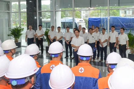 60 cán bộ điện lực Lào Cai lên đường hỗ trợ Nghệ An khắc phục hậu quả mưa bão.