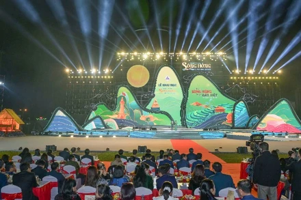 Quang cảnh lễ khai mạc Festival sông Hồng-Lào Cai 2025.