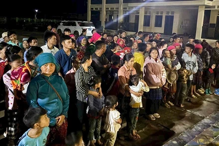 Hiện các hộ dân đã được sắp xếp chỗ ở tạm tại các trường học, nhà người thân.