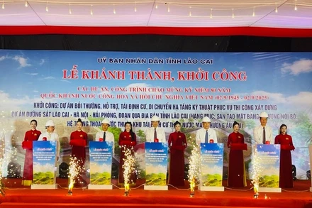 Đồng chí Bí thư Tỉnh ủy Trịnh Xuân Trường khởi công công trình khu tái định cư Nước Mát.