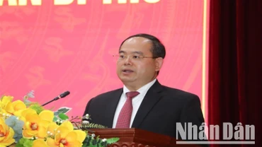 Đồng chí Quản Minh Cường, Bí thư Tỉnh ủy Cao Bằng phát biểu ý kiến tại hội nghị.