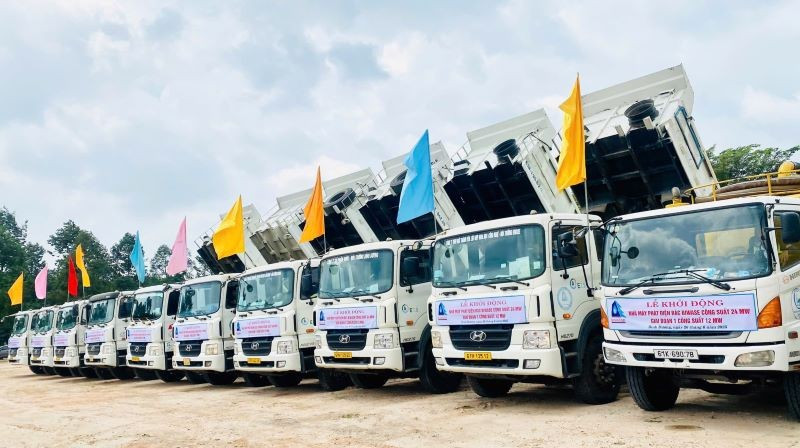Các phương tiện tham gia nghi thức khởi động dự án Nhà máy điện rác. r5.jpg