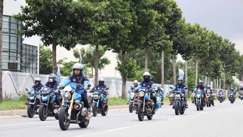 Lực lượng mô-tô dẫn đường cho giải đua. xd2.jpg