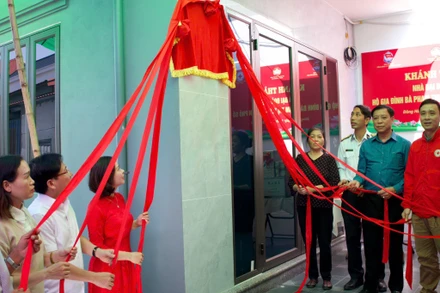 Ủy ban MTTQ Việt Nam phường Đông Hải tổ chức Lễ khánh thành và bàn giao nhà “Đại đoàn kết” cho gia đình bà Phạm Thị Yêu- hộ gia đình thuộc diện đặc biệt khó khăn.