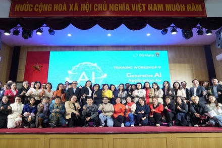 Trường ĐHKHXH&NV phối hợp với Tập đoàn Meta tổ chức thành công khoá tập huấn về AI cho hơn 180 giảng viên và 80 cán bộ, chuyên viên của nhà trường. 