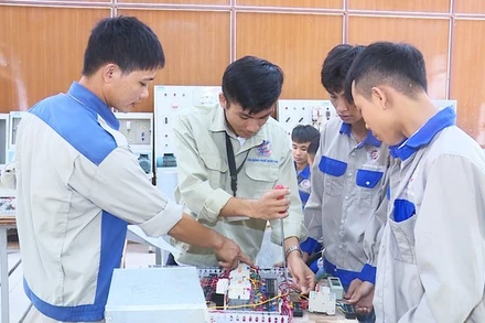 Đào tạo nghề ở Thanh Hóa, góp phần giảm hộ nghèo, phát triển kinh tế.
