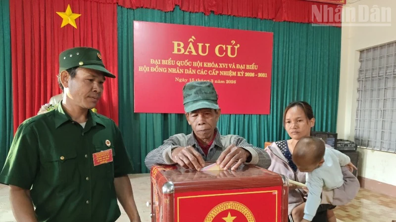 Bộ đội biên phòng Đồng Nai vừa bảo vệ biên giới vừa tham gia bầu cử an toàn, dân chủ