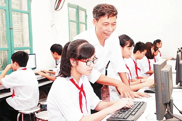 Giờ thực hành Tin học tại Trường THCS Tân Hội (xã Tân Hội, huyện Ðan Phượng). Ảnh: Nguyễn Phương