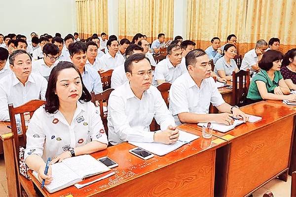 Một giờ lên lớp của học viên lớp đào tạo cán bộ nguồn quy hoạch Ban Chấp hành Ðảng bộ TP Hà Nội nhiệm kỳ 2020 - 2025. Ảnh: Thái Hiền