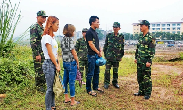 Đồn Biên phòng Bắc Sơn, BĐBP Quảng Ninh bắt giữ hai đối tượng mua bán người qua biên giới.