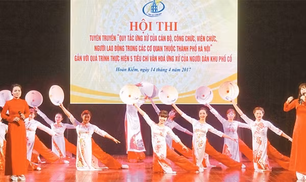 Hội thi tuyên truyền thực hiện Quy tắc ứng xử của quận Hoàn Kiếm góp phần nâng cao nhận thức của cán bộ, nhân dân trong xây dựng văn hóa người Hà Nội. 