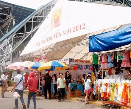 Cổng chính Hội chợ Khuyến mãi.