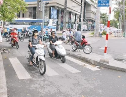 Ngã tư Lý Thường Kiệt - Hồng Bàng (quận 5) đã thông thoáng hẳn nhờ được mở đường nhánh rẽ phải vào đường Hồng Bàng.