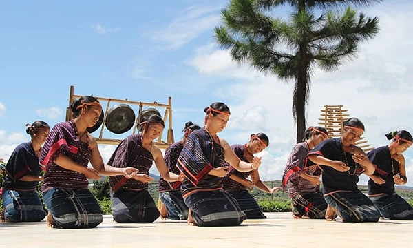 Trong vũ điệu Tămya - Ariya. Ảnh: NGỌC NGÀ