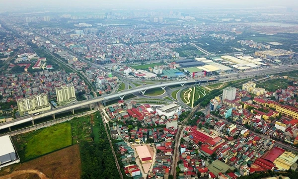 Nút giao thông trung tâm quận Long Biên, TP Hà Nội.