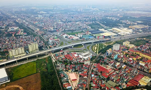 Nút giao thông trung tâm quận Long Biên, TP Hà Nội.