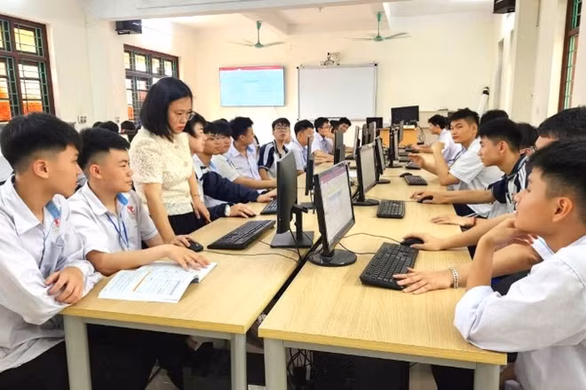 Giờ học của học sinh Trường trung học phổ thông A Phủ Lý, tỉnh Ninh Bình.