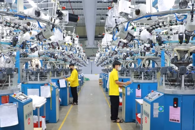 Dây chuyền sản xuất hiện đại của công ty TNHH dệt kim Bangjie Việt Nam, khu công nghiệp dệt may Phố Nối, tỉnh Hưng Yên.