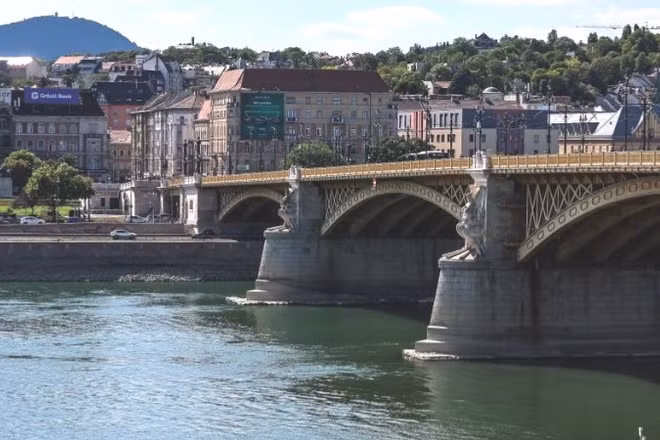 Mực nước sông Danube giảm xuống mức thấp kỷ lục. (Ảnh: TÂN HOA XÃ)