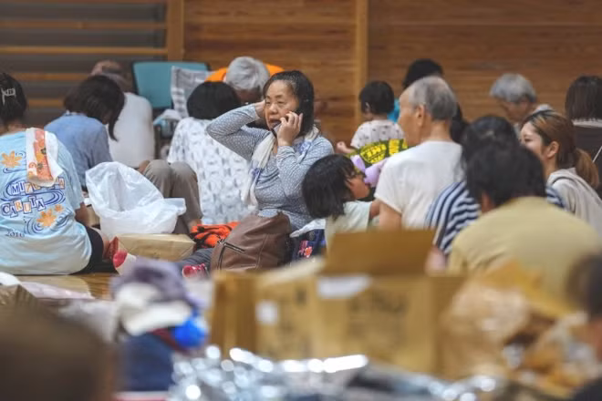 Quang cảnh một chỗ trú ẩn tạm thời ở Kumamoto, Nhật Bản. (Ảnh: TÂN HOA XÃ)