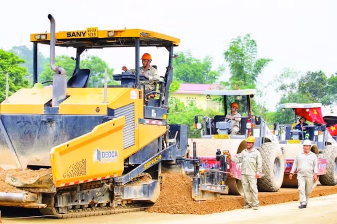 Dự án Đồng Đăng-Trà Lĩnh triển khai 93 mũi thi công với gần 900 thiết bị, máy móc và hơn 2.000 nhân sự tham gia, phấn đấu thông xe 62km từ Đồng Đăng đến Đông Khê.