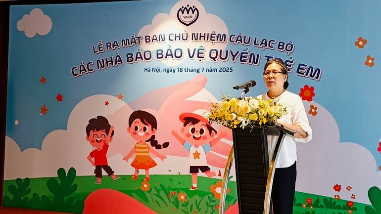 Chủ tịch Hội Bảo vệ quyền trẻ em Việt Nam Nguyễn Thị Thanh Hòa phát biểu tại buổi lễ. ba-nguyen-thi-thanh-hoa.jpg